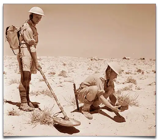 żołnierz z wykrywaczem min