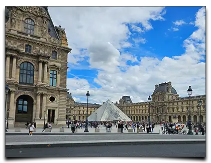 muzeum w Luwrze