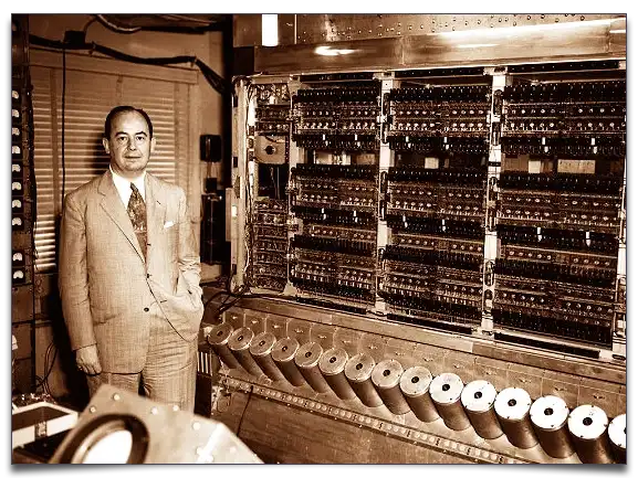 Neumann obok komputera