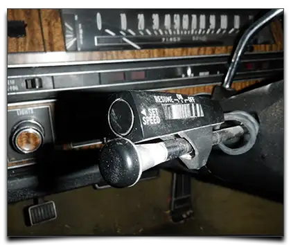 dźwignia przy kierownicy