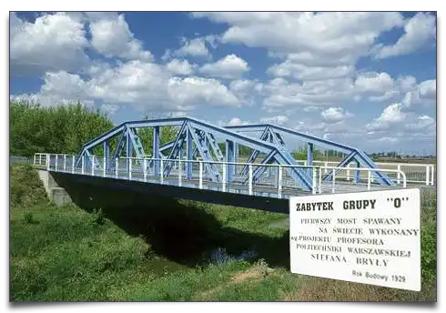 most spawany pod kierunkiem Bryły