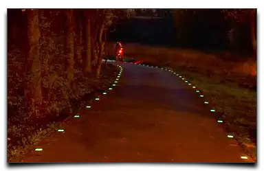 odblaski wyznaczają krawędź jezdni