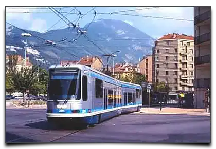 nowoczesny tramwaj